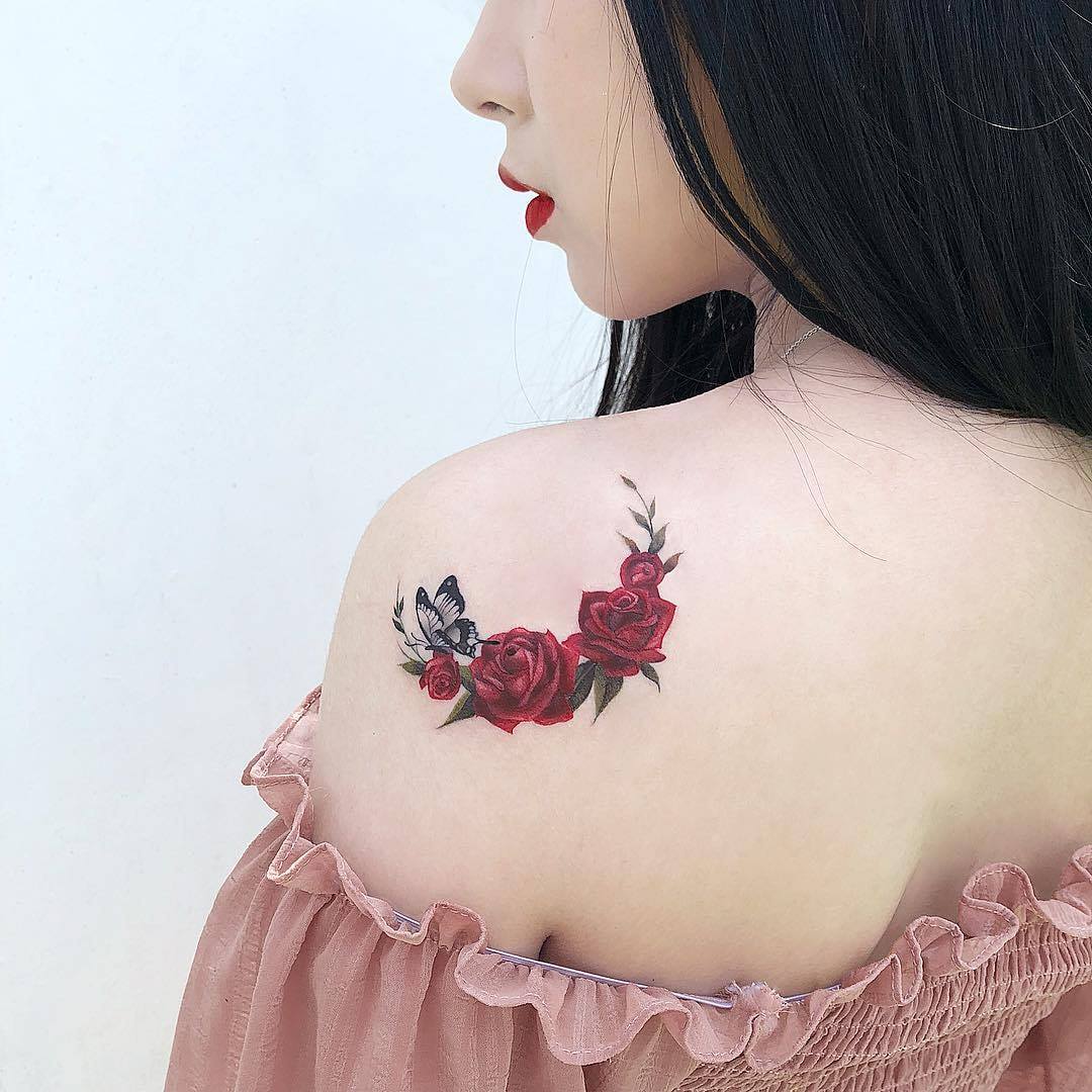hình xăm hoa hồng trên vai Micae tattoo